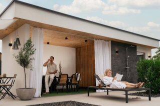 gemütliches Poolhaus von Brandstetter Dach & Holzbau